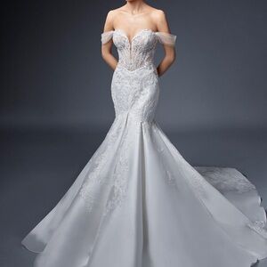 Elegant White Lace Wedding Dress